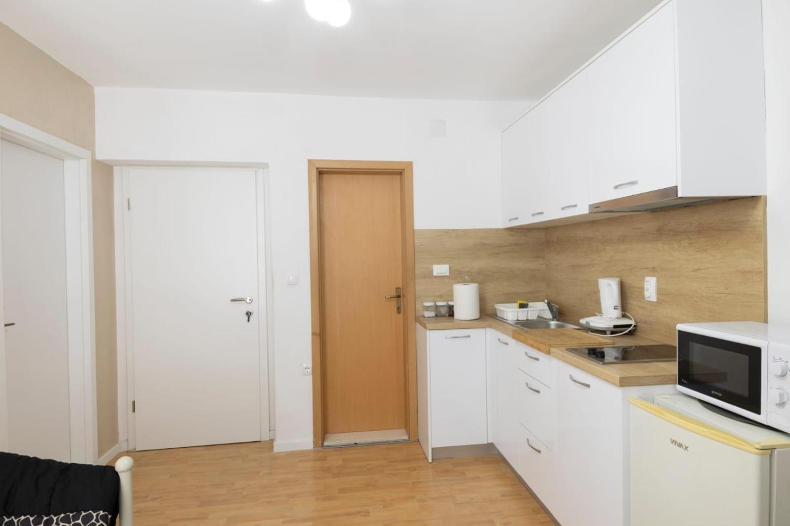 Guesthouse Rebecca Makarska Exterior photo