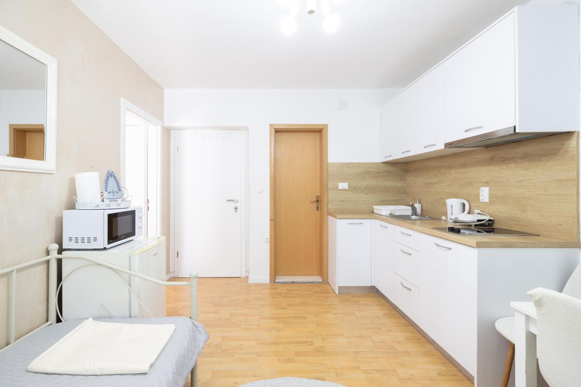 Guesthouse Rebecca Makarska Exterior photo