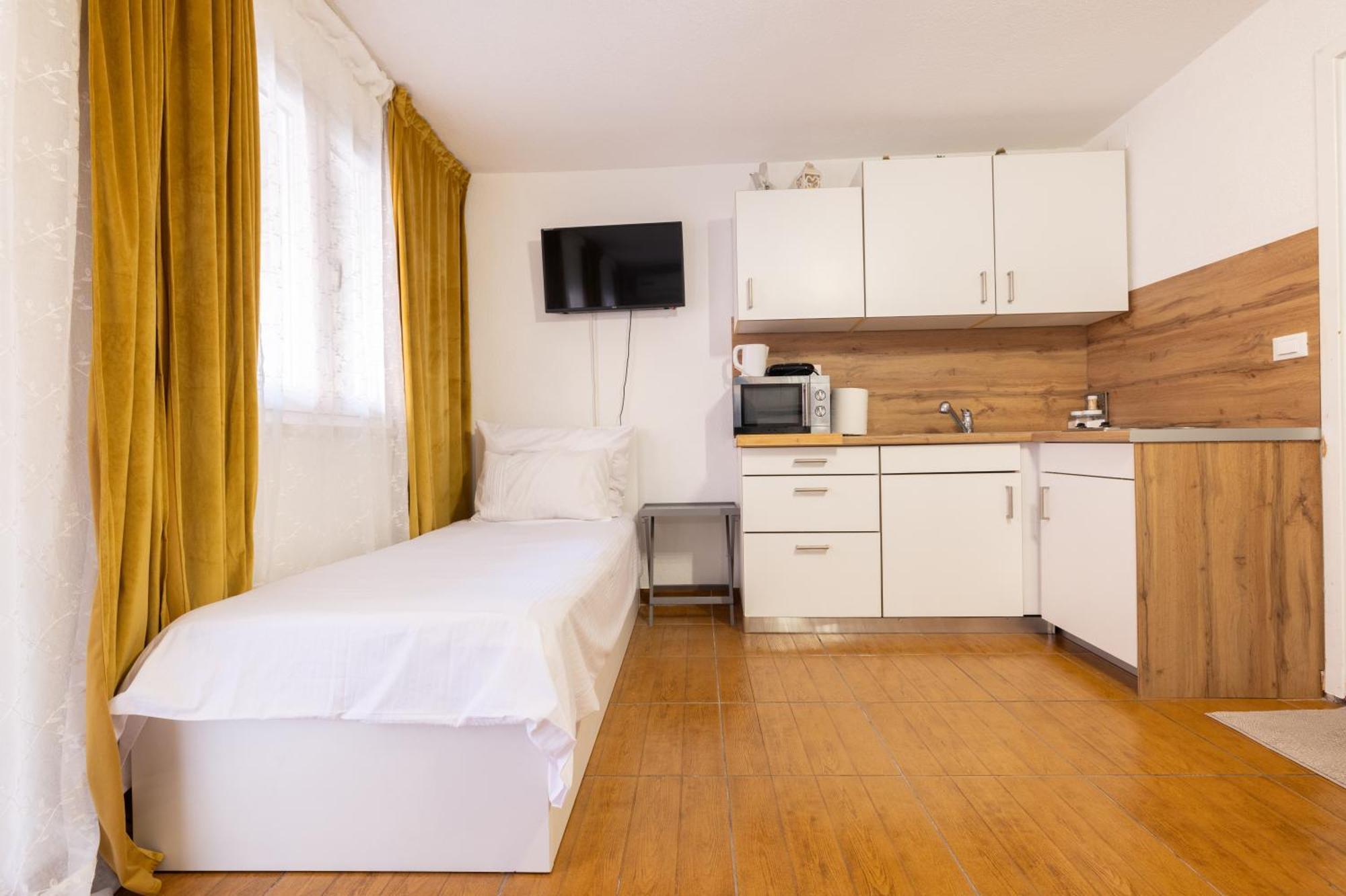 Guesthouse Rebecca Makarska Exterior photo
